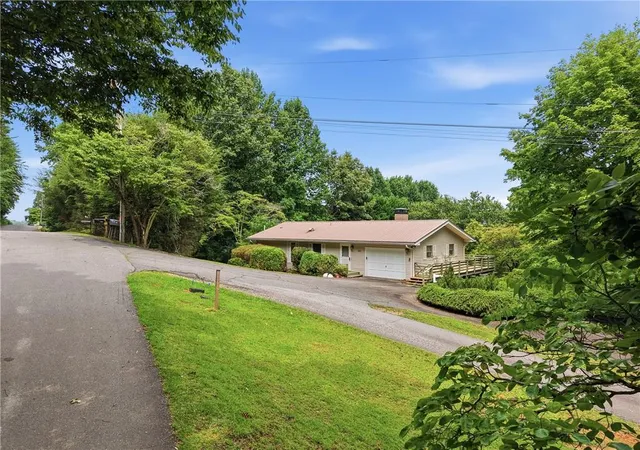 2nd image of 2325 Ridgecrest Cir, Hiawassee, GA 30546 | MLS# 7805098