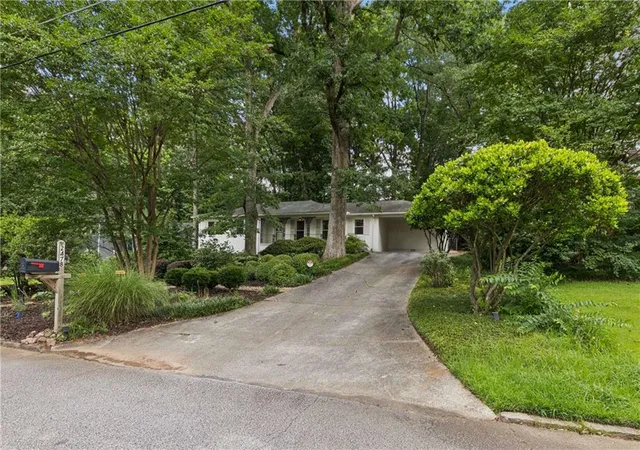5th image of 2478 Tanglewood Rd, Decatur, GA 30033 | MLS# 7785102