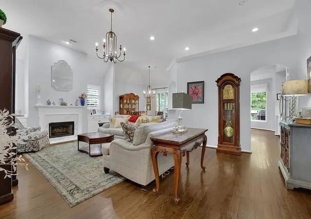 Photo 2 of Single family home for sale at 850 Lake Medlock Dr, Johns Creek, GA 30022 | MLS# 7800688 | Listing updated on 2026-09-18