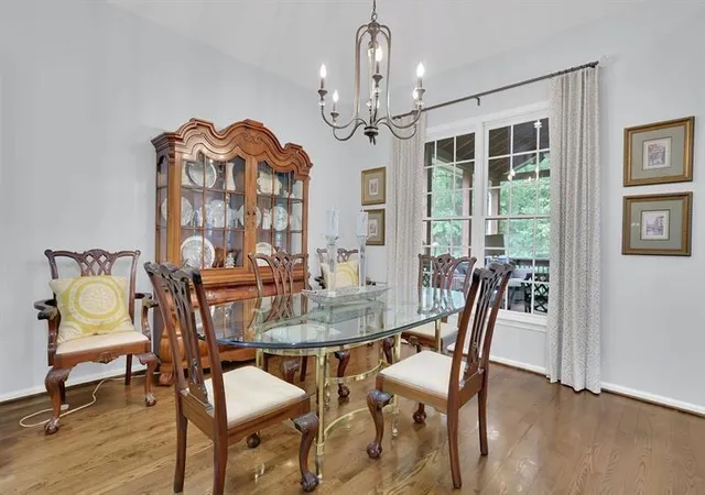 Photo 4 of Single family home for sale at 850 Lake Medlock Dr, Johns Creek, GA 30022 | MLS# 7800688 | Listing updated on 2026-09-18