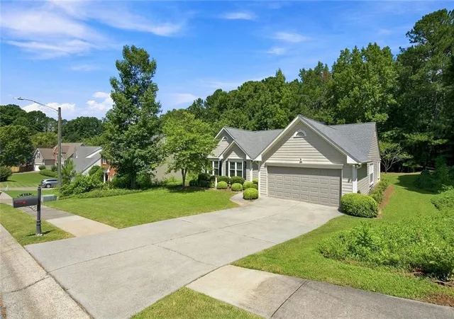Photo 3 of Sale Pending at 517 Huntgate Rd, Woodstock, GA 30189 | MLS# 7820546 | Listing updated on 2026-08-24