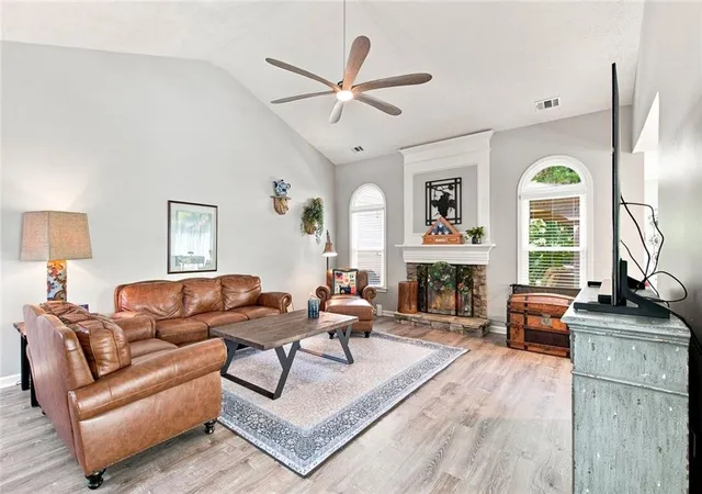 Photo 3 of Sale Pending at 517 Huntgate Rd, Woodstock, GA 30189 | MLS# 7820546 | Listing updated on 2026-08-24