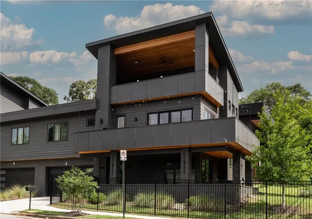 Photo 3 of Townhouse for sale at 10 Moreland Ne, Atlanta, GA 30307 | MLS# 7808610 | Listing updated on 2026-08-10