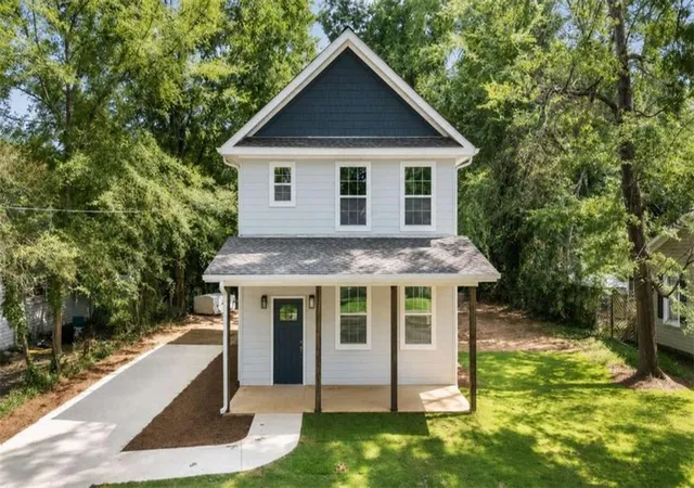 1st image of 147 W Ellawood Ave, Cedartown, GA 30125 | MLS# 7811816