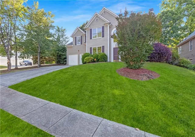 3rd image of 4310 Canterbury Walk Dr, Duluth, GA 30097 | MLS# 7814842
