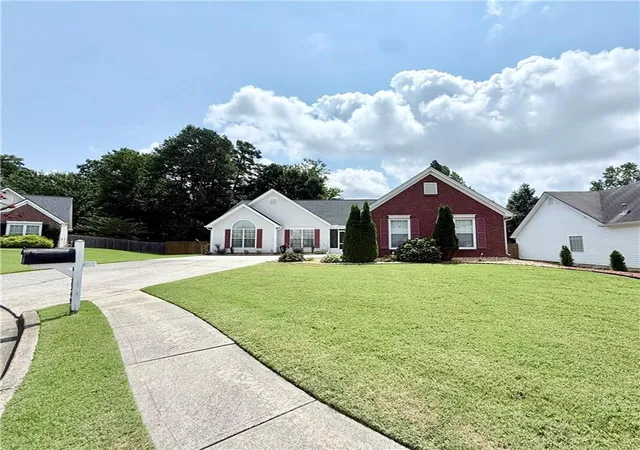 Photo 2 of Single family home for sale at 3349 Hampton Tr Ct, Buford, GA 30519 | MLS# 7814728 | Listing updated on 2026-08-24
