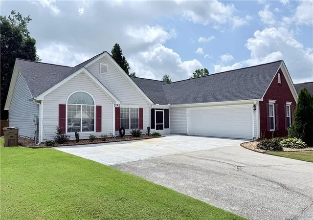 Photo 3 of Single family home for sale at 3349 Hampton Tr Ct, Buford, GA 30519 | MLS# 7814728 | Listing updated on 2026-08-24