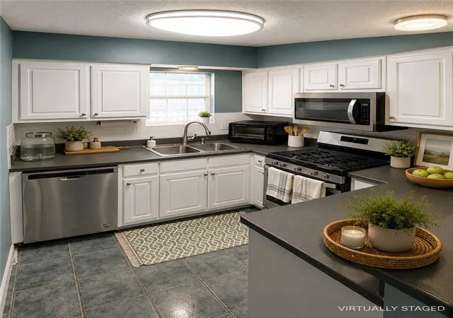 Photo 3 of Sale Pending at 579 Picketts Bnd Ct, Marietta, GA 30008 | MLS# 7817932 | Listing updated on 2026-08-22