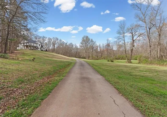 Photo 4 of Single family home for sale at 1828 Austin Brg Rd, Douglasville, GA 30134 | MLS# 7734594 | Listing updated on 2026-08-30