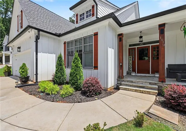 Photo 4 of Single family home for sale at 1919 Pilgrim Ml Cir, Cumming, GA 30041 | MLS# 7822121 | Listing updated on 2026-09-18