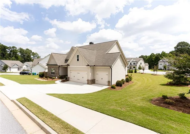 Photo 2 of Single family home for sale at 161 Parkers Pl, Hoschton, GA 30548 | MLS# 7828408 | Listing updated on 2026-08-30