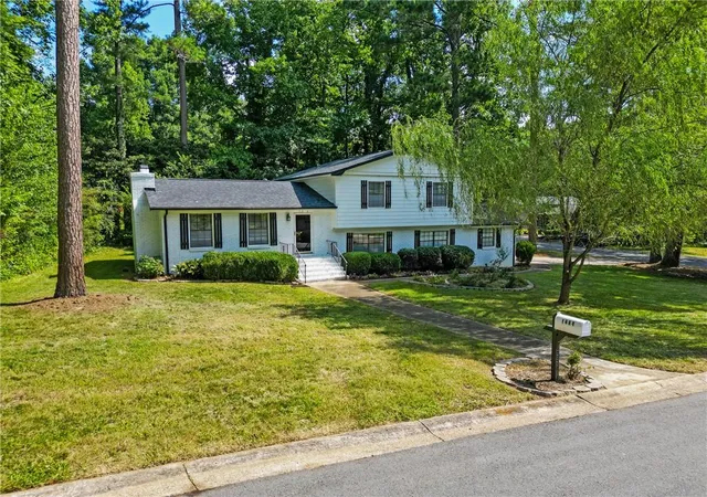 2nd image of 1236 Country Pine Dr, Ellenwood, GA 30294 | MLS# 7803360