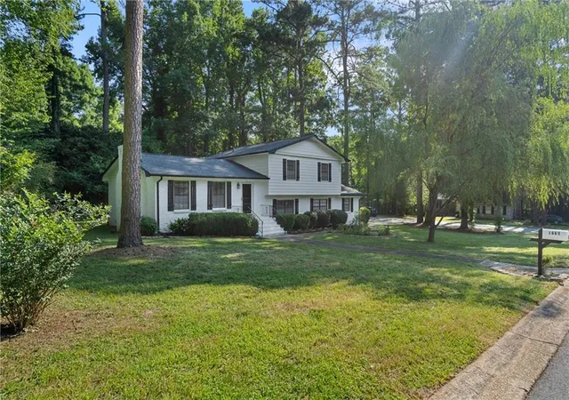 3rd image of 1236 Country Pine Dr, Ellenwood, GA 30294 | MLS# 7803360