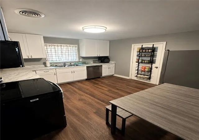 Photo 3 of Single family home for sale at 1821 Sandringham Dr Sw, Atlanta, GA 30311 | MLS# 7821677 | Listing updated on 2026-09-08