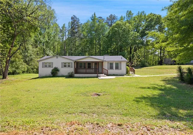 1st image of 11 Swan Dr, Newnan, GA 30263 | MLS# 7750136