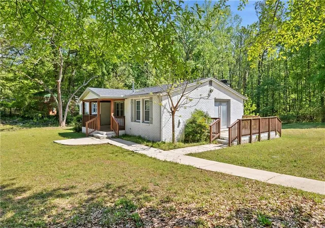 2nd image of 11 Swan Dr, Newnan, GA 30263 | MLS# 7750136