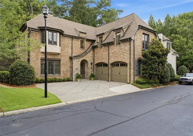 Photo 2 of Townhouse for sale at 4584 Woodlawn Gates Ln, Marietta, GA 30068 | MLS# 7804711 | Listing updated on 2026-09-10