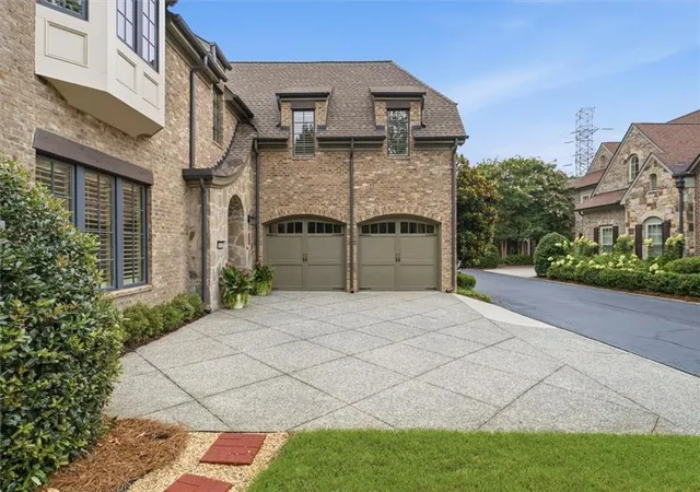 Photo 3 of Townhouse for sale at 4584 Woodlawn Gates Ln, Marietta, GA 30068 | MLS# 7804711 | Listing updated on 2026-09-10