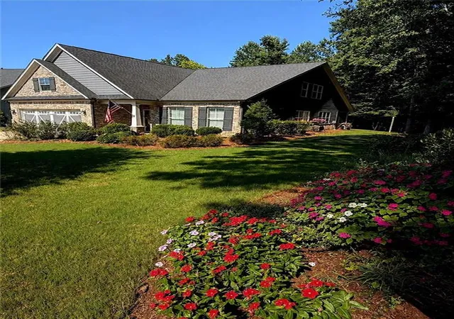 Photo 4 of Sale Pending at 301 Ellington Dr, Canton, GA 30115 | MLS# 7826038 | Listing updated on 2026-09-17