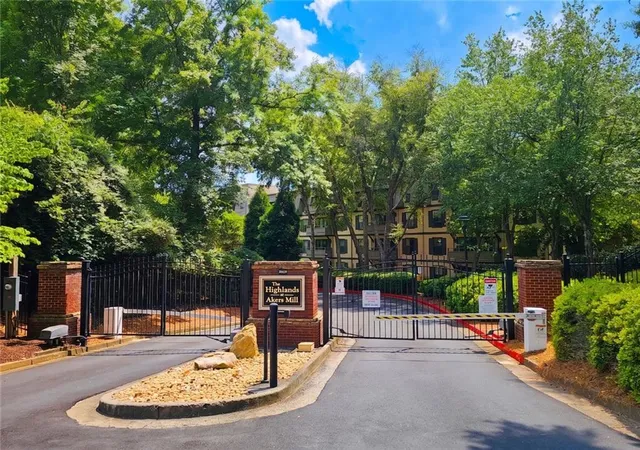 Homes for sale in Atlanta, GA | 1106 Highland Bluff Dr Se #106, Atlanta, GA 30339 | MLS# 7802462