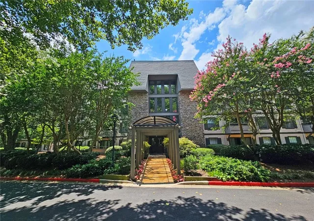 Homes for sale in Atlanta, GA | 1106 Highland Bluff Dr Se #106, Atlanta, GA 30339 | MLS# 7802462