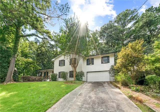 2nd image of 3844 Lake Dr Se, Smyrna, GA 30082 | MLS# 7629411