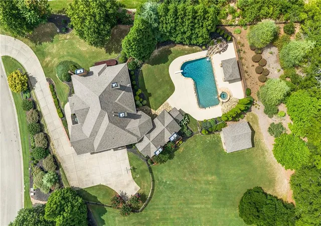 Photo 2 of Sale Pending at 16060 Segwick Dr, Alpharetta, GA 30004 | MLS# 7810908 | Listing updated on 2026-09-09