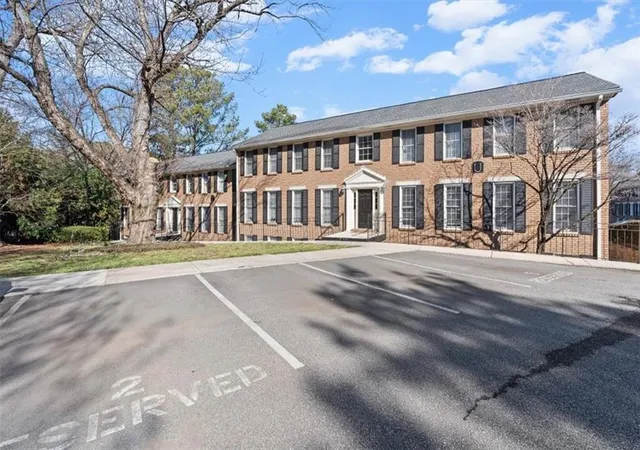 Listing Photo 3 - Condo for sale in building located at 1101 Collier Rd Nw, Atlanta, GA 30318 - Unit #T5