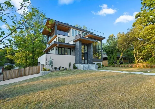 2nd image of 1625 Emerald Ave Sw, Atlanta, GA 30310 | MLS# 7758202
