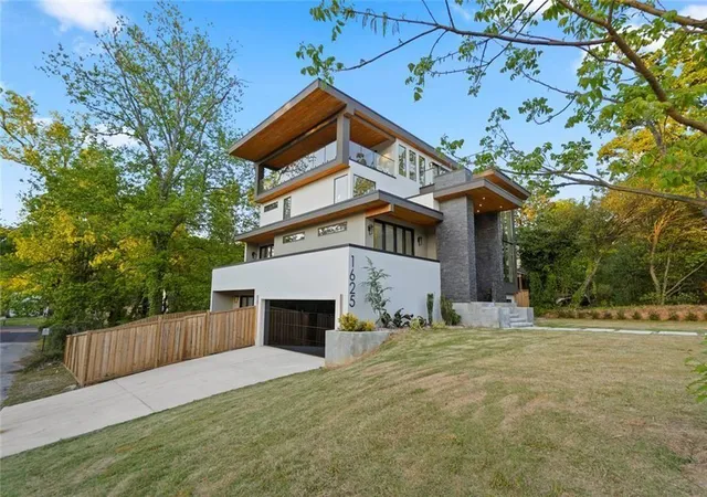3rd image of 1625 Emerald Ave Sw, Atlanta, GA 30310 | MLS# 7758202