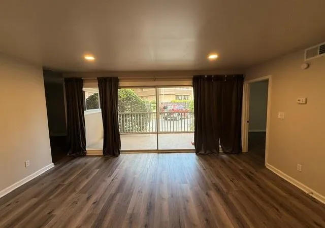 Photo 3 of Condo for sale at 346 Carpenter Dr #3, Sandy Springs, GA 30328 | MLS# 7819280 | Listing updated on 2026-08-13