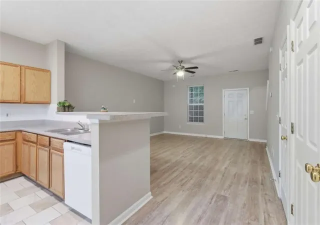 4th image of 1708 Camden Forrest Trl, Riverdale, GA 30296 | MLS# 7805432
