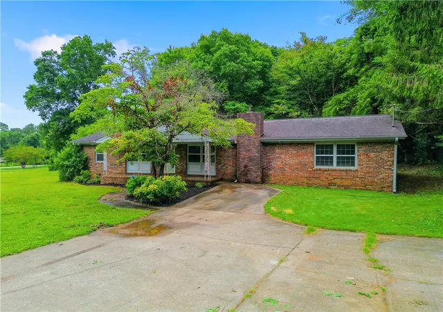 2nd image of 138 Parker Rd, Jasper, GA 30143 | MLS# 7785490