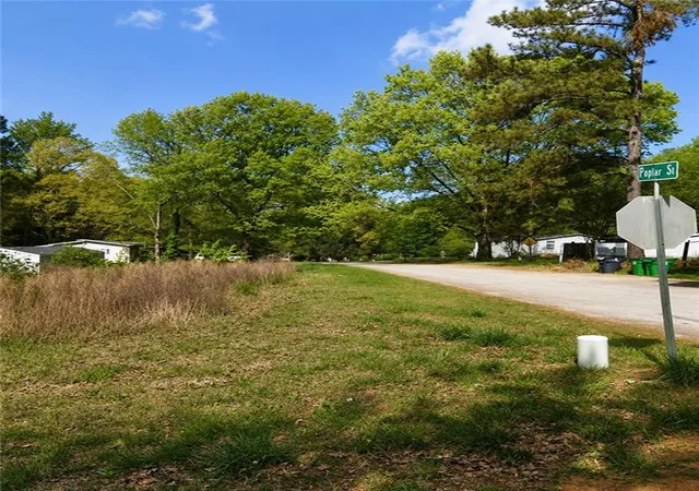 Photo 2 of Sale Pending at 1377 Poplar St, Stockbridge, GA 30281 | MLS# 7821475 | Listing updated on 2026-09-09