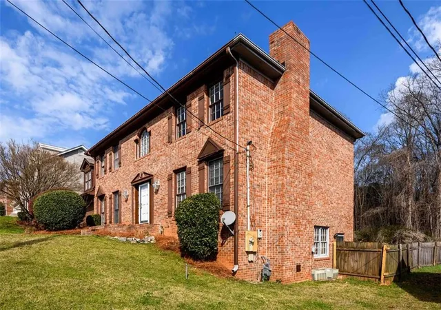3rd image of 6420 Phillips Pl, Lithonia, GA 30058 | MLS# 7727401