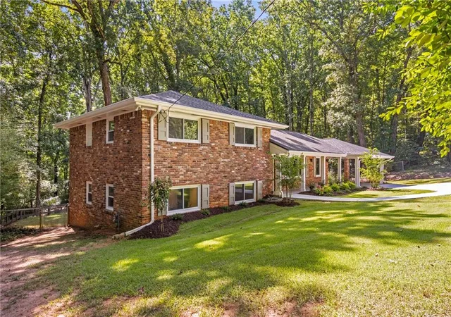 4th image of 1891 Silver Hill Rd, Stone Mountain, GA 30087 | MLS# 7822391