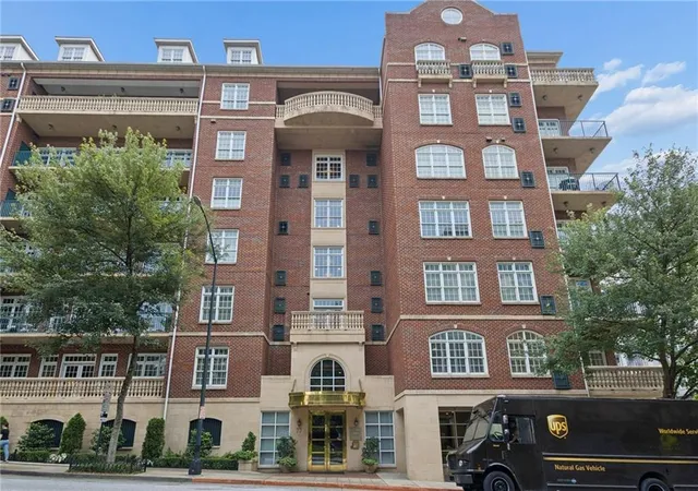 2nd image of 77 Peachtree Pl Ne, Atlanta, GA 30309