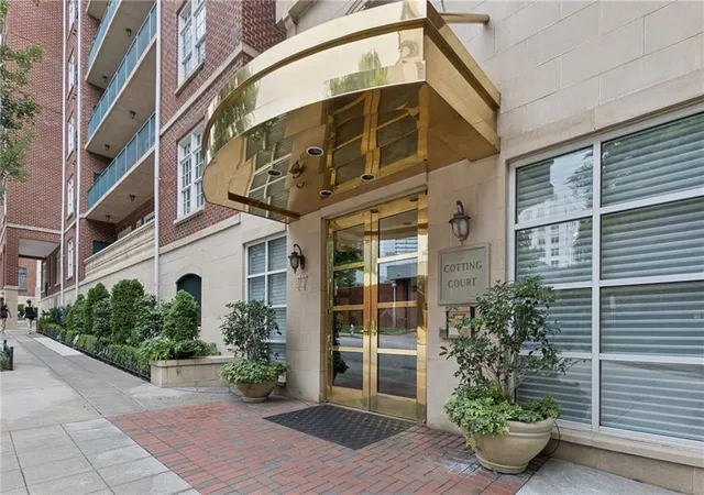 3rd image of 77 Peachtree Pl Ne, Atlanta, GA 30309