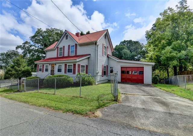 Homes for sale in Gainesville, GA | 37 Spring St, Gainesville, GA 30501 | MLS# 7662270