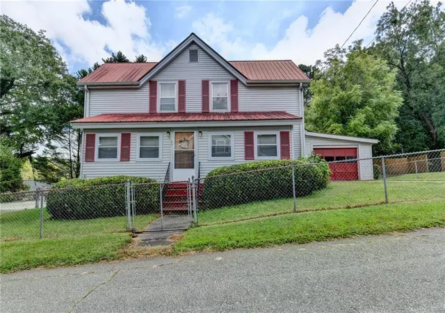 Homes for sale in Gainesville, GA | 37 Spring St, Gainesville, GA 30501 | MLS# 7662270