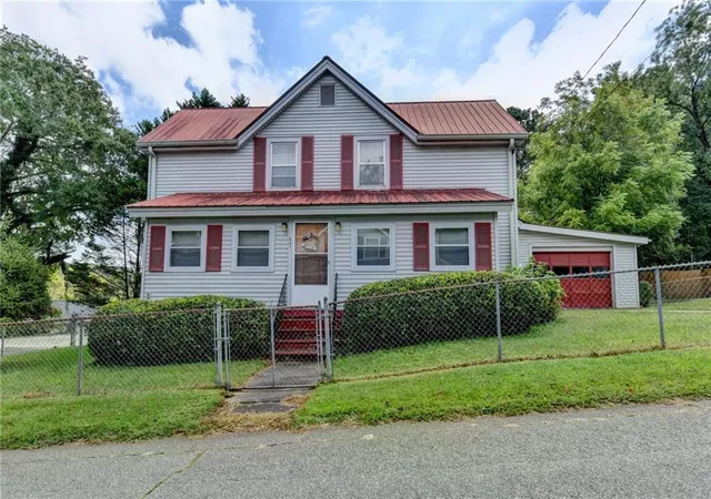 Homes for sale in Gainesville, GA | 37 Spring St, Gainesville, GA 30501 | MLS# 7662270