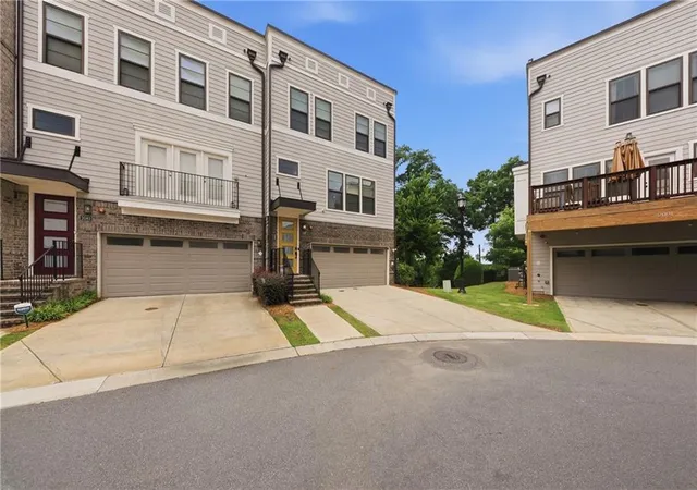 2nd image of 2087 Holtz Ln, Atlanta, GA 30318 | MLS# 7763961