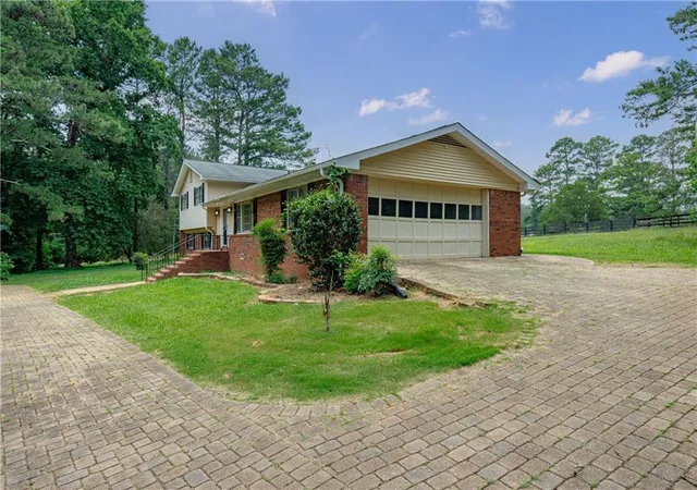 3rd image of 115 Brookshire Dr, Fayetteville, GA 30215 | MLS# 7799538