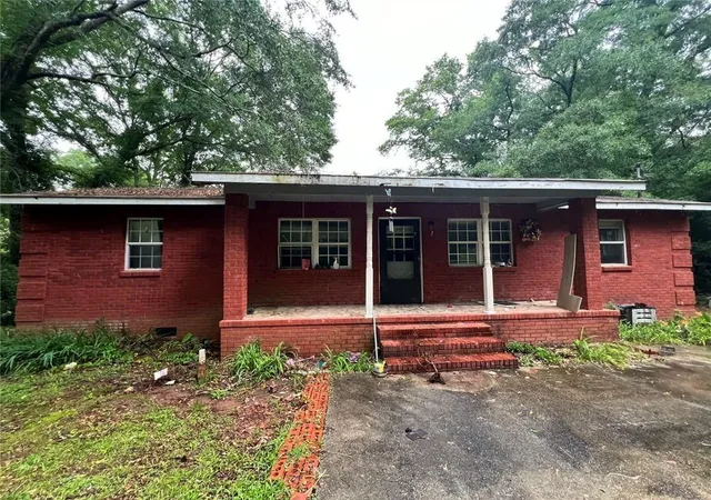 1st image of 118 Meriwether St, Grantville, GA 30220 | MLS# 7798777