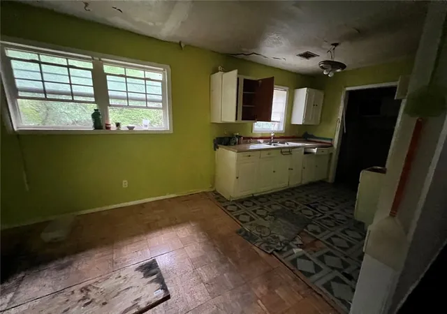 3rd image of 118 Meriwether St, Grantville, GA 30220 | MLS# 7798777