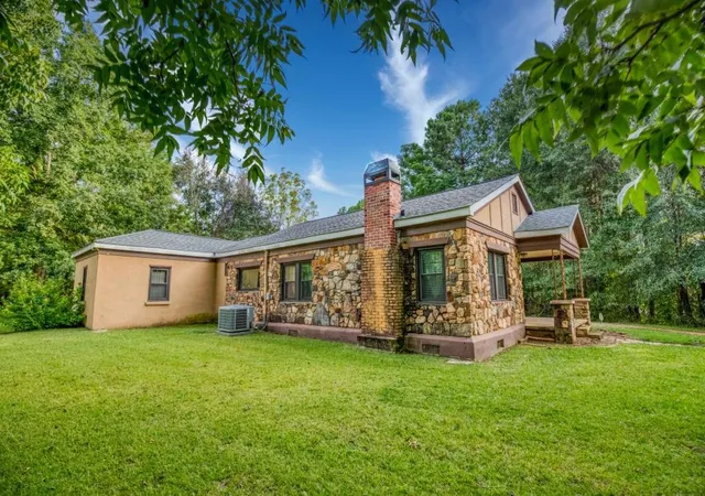 Photo 2 of Single family home for sale at 2067 Cleveland Rd, Bogart, GA 30622 | MLS# 7823412 | Listing updated on 2026-08-21