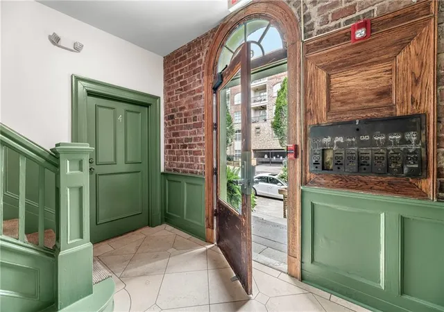Listing Photo 3 - Condo for sale in building located at 635 Myrtle St NE, Atlanta, GA 30308 - Unit #2