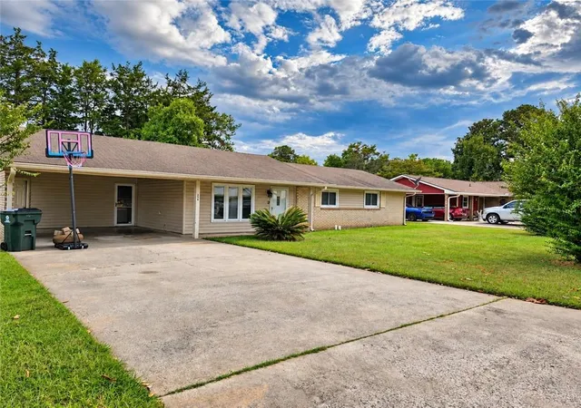 Photo 1 of Sale Pending at 208 Bedivere, Warner Robins, GA 31093 | MLS# 7850893 | Listing updated on 2026-10-29