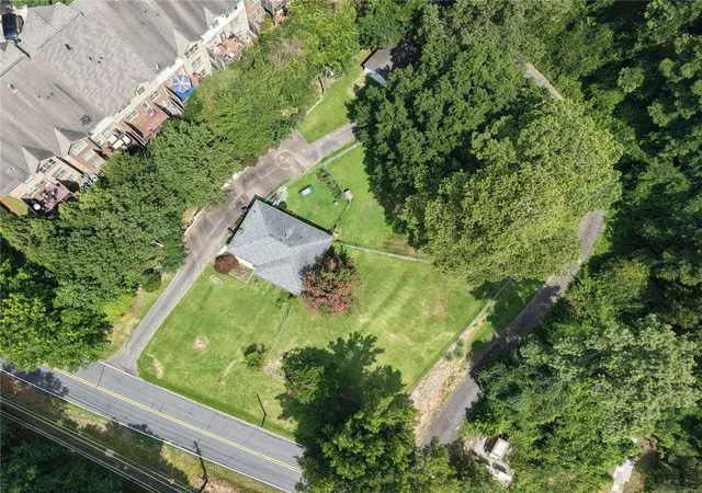 Photo 2 of Single family home for sale at 2421 Maner Rd Se, Atlanta, GA 30339 | MLS# 7828950 | Listing updated on 2026-08-31