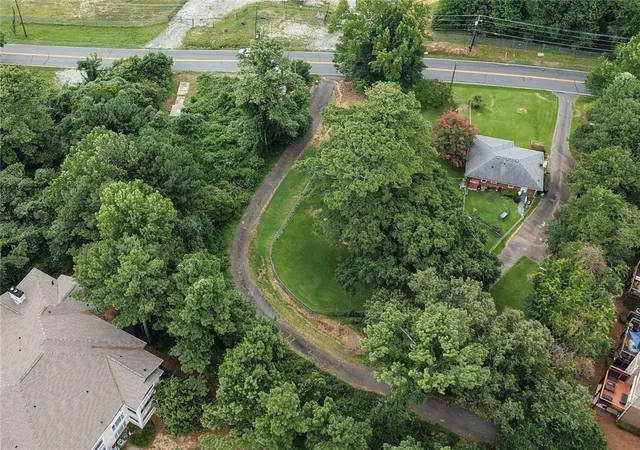 Photo 3 of Single family home for sale at 2421 Maner Rd Se, Atlanta, GA 30339 | MLS# 7828950 | Listing updated on 2026-08-31